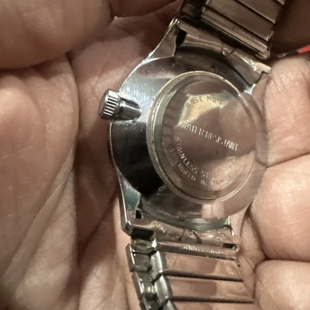 Working Vtg Timex Manual Wind 34mm Mens Watch Silver Tone Works Fine Fit 7.5